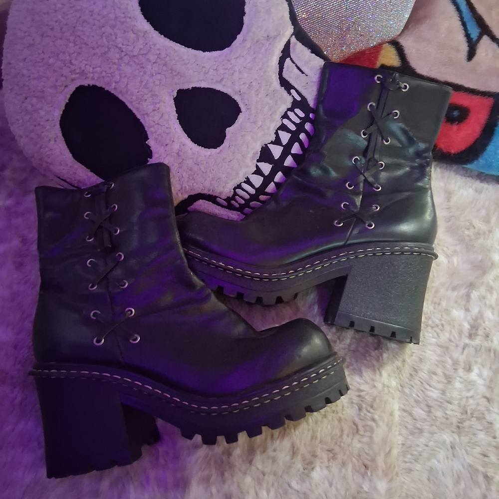 Stylish Black Lace-Up Women's Boots